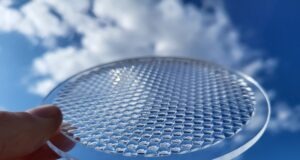 LUX Crystalline by Luximprint: Crystal Clear Optics with high UV-stability and Strong Impact Resistance Image showing 3D Printed Optical Lens with hexagonal lens structures manufactured by Luximprint